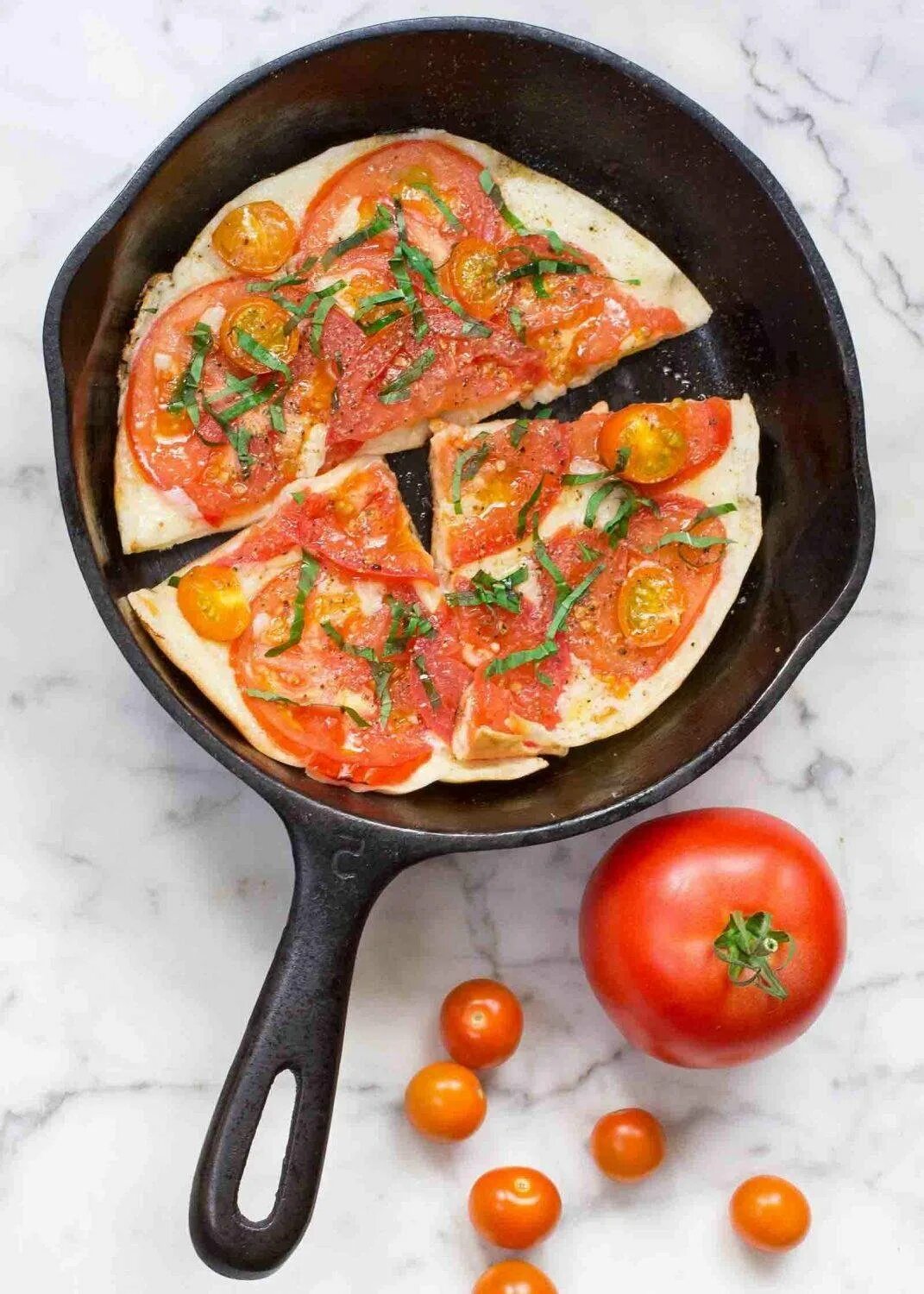 Вкусные сковороде рецепт с фото. "Пицца". Пицца на сковородке. Вкусная пицца на сковороде. Вкусный ужин на сковороде.