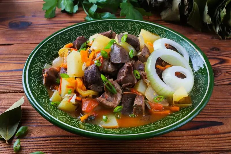 Куырдак казахский. Куырдак казахское блюдо. Каурдак рецепт по-узбекски. Каурдак по-казахски. Казахская кухня куырдак.