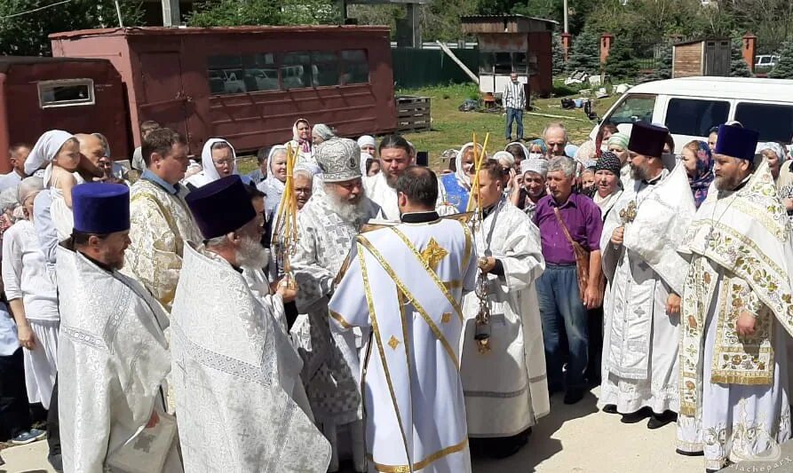 Святой луки колледж. Город Волжский храм Луки Крымского. Воронеж храм Луки Крымского настоятель. Храм Луки Крымского в Лесосибирске при больнице.