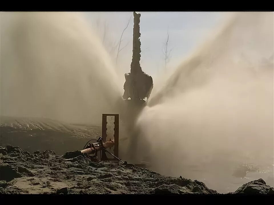 Открытый фонтан скважины. Гнвп в бурении. гнвп на буровой. газонефтеводопроявления при бурении скважин. гнвп фонтан.