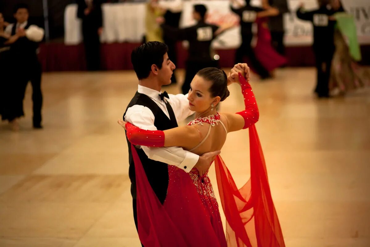 Ballroom перевод