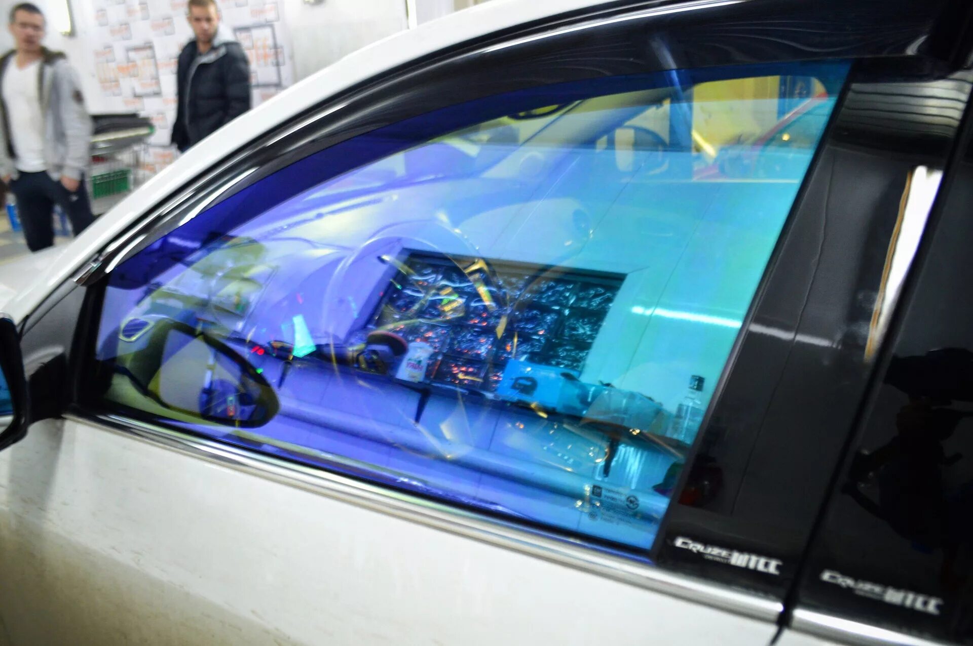 Ультра вижен пленка. Тонировка хамелеон 83 ultra vision. ultra vision 83 хамелеон. пленка хамелеон ультра вижен. тонировка хамелеон шевроле круз.