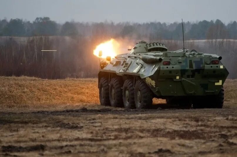 Бтр пытается проскочить мимо танков. Бтр 80 стрельба. бтр-70 стрельба.