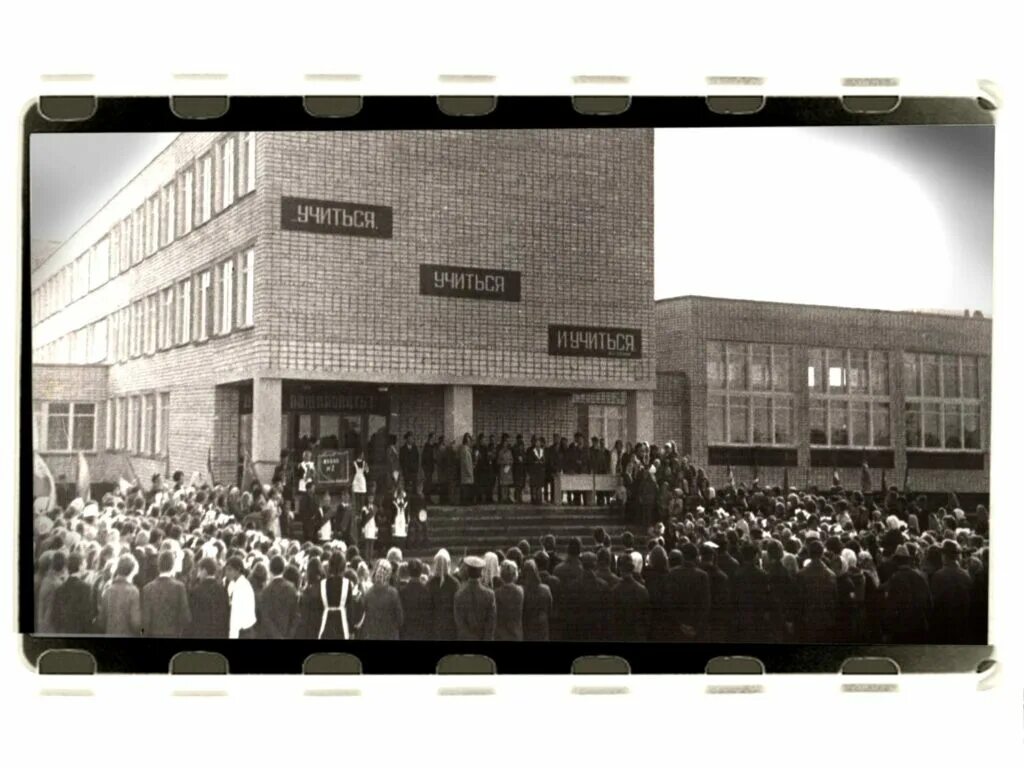 Тобольск иртышский микрорайон школа 2. Сош 2 тобольск. Сош 2 тобольск. Школа номер 2 тобольск. Школа 2 тобольск.