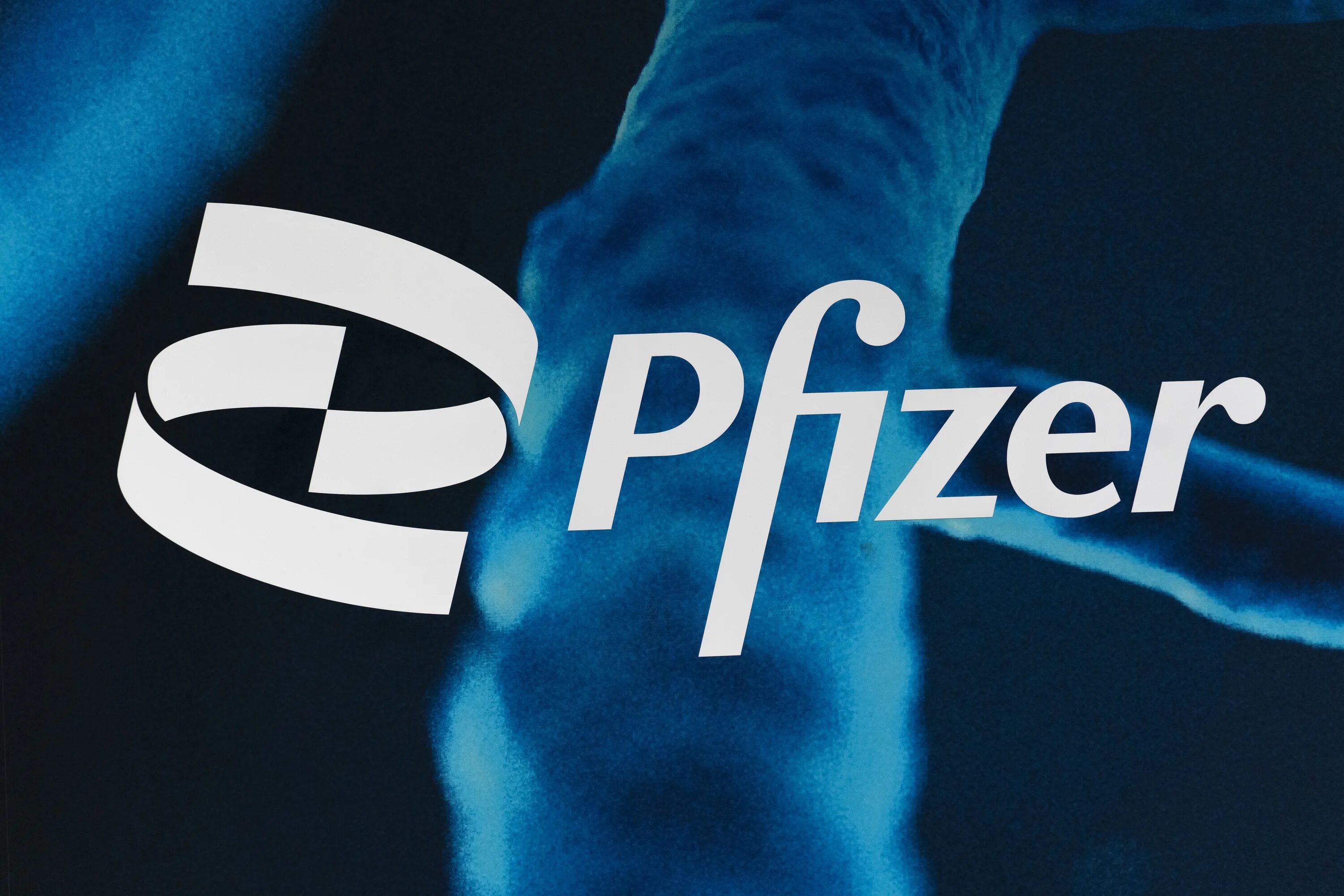 Файзер. Эмблема пфайзер. pfizer inc логотип. пфайзер логотип на прозрачном фоне. файзер компания.