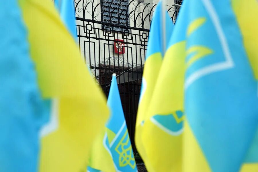 Разрыв дипломатических. Посольство Украины покинули в Москве. Флаг Украины и Кыргызстана. Флаг Украины 1989. Граждане Украины.