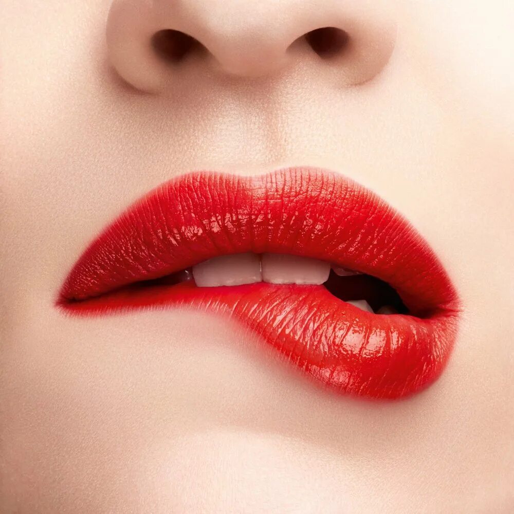Губы в помаде ремикс. Красные губы. Губы с красной помадой. Накрашенные губы. Красивые красные губы.