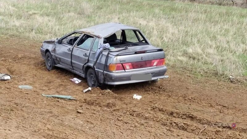 Авария в Волгограде ВАЗ 2115. Волгоград пятнашка авария. ВАЗ 2115 авария перевернулась. Авария ваз 2115