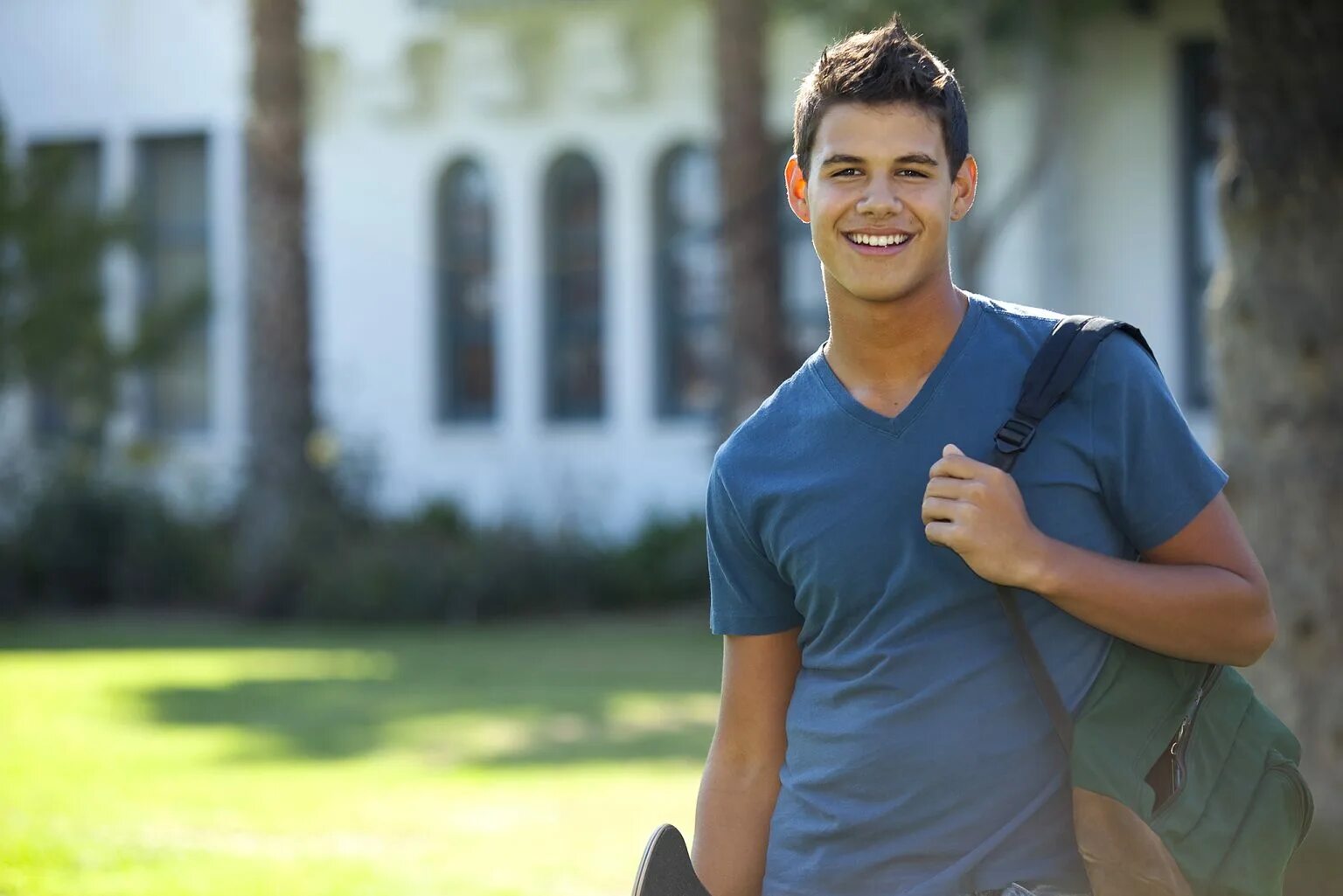 Full time работники. Парень студент. High school 3 сезон 7 серия. Man high school. Портреты старшеклассников в школе.