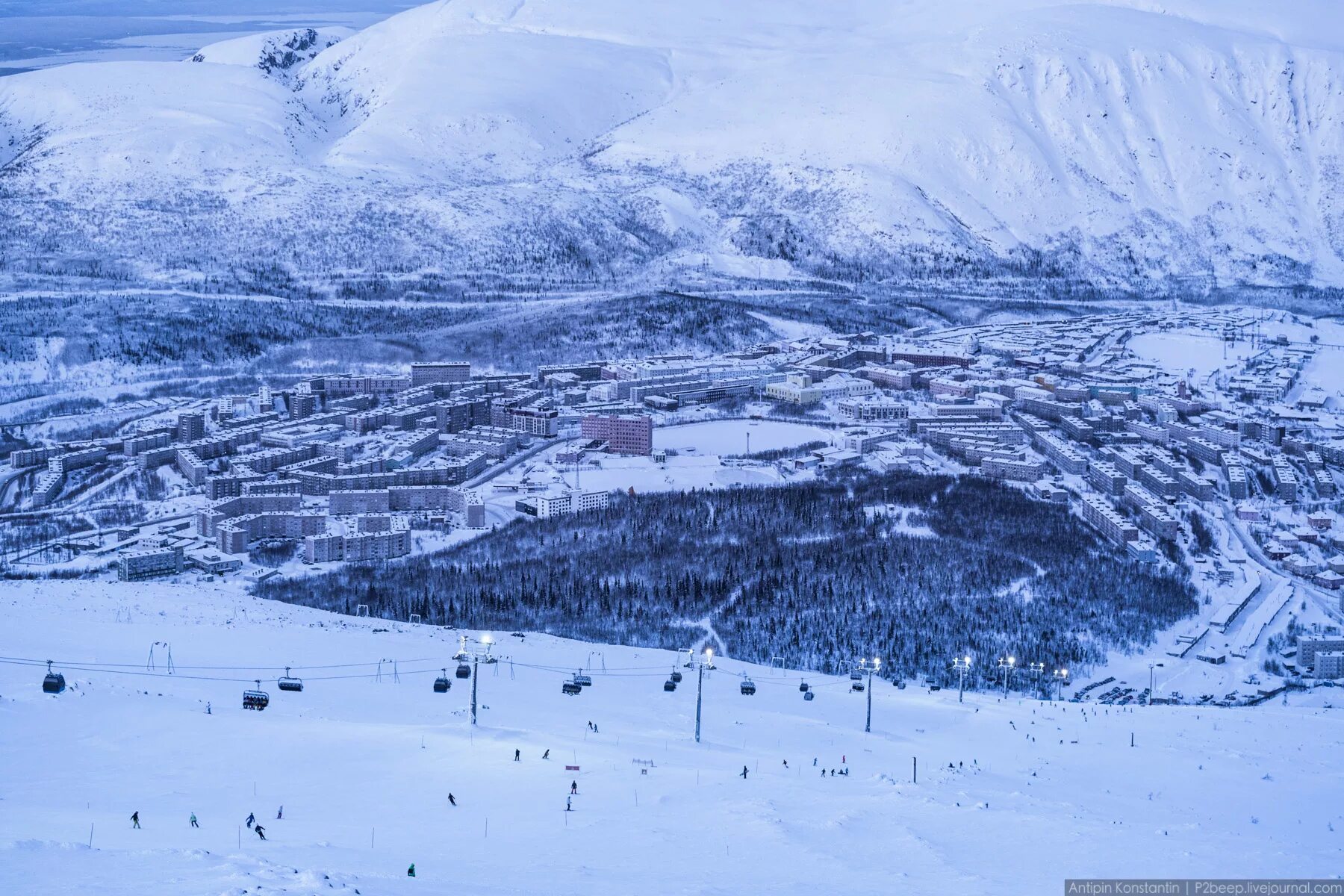 Айкуайвенчорр горнолыжный курорт. Кировск гора Айкуайвенчорр. Гора Айкуайвенчорр Мурманская. Айкуайвенчорр гора в Хибинах. Кировск Мурманская область гора Айкуайвенчорр.