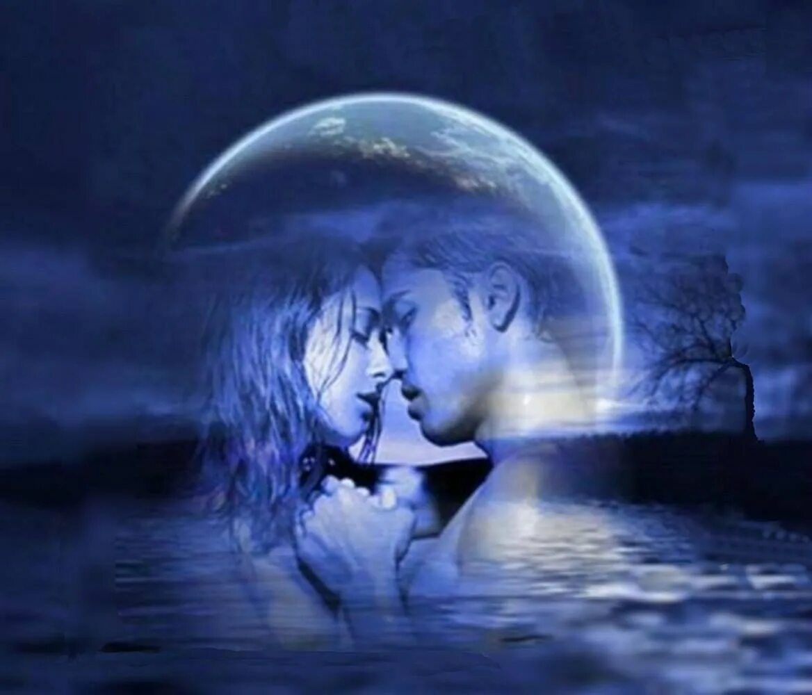 Свет луны твоей. Поцелуй под луной. Луна любовь. Влюбленные при свете Луны. Поцелуй при свете Луны.