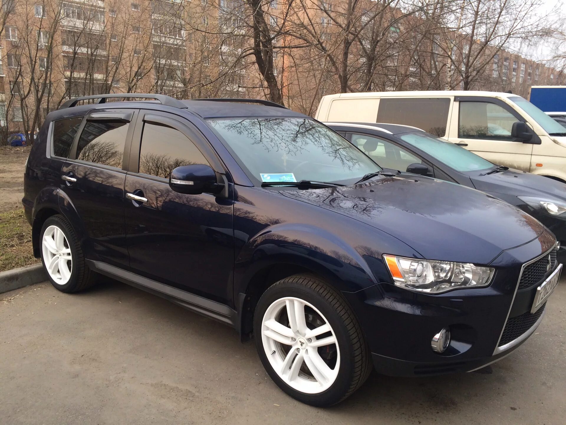 Mitsubishi outlander xl 2012. Аутлендер XL 2012. Mitsubishi Outlander XL 2012 2.4. Mitsubishi Outlander XL 2012 черный.