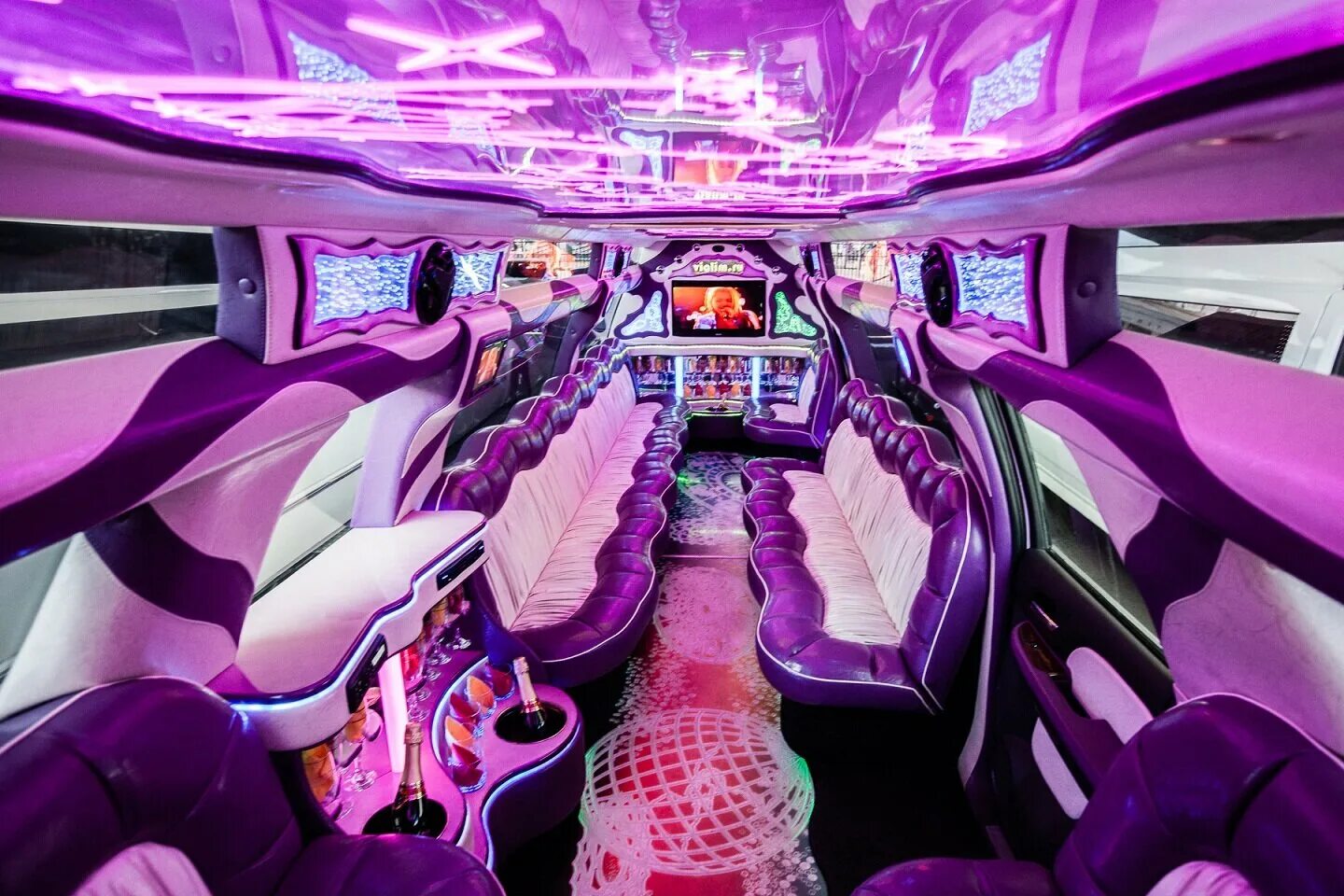 11-12 seater 2015 Chrysler Middle Jet Door Limousine Royalty: online reservation