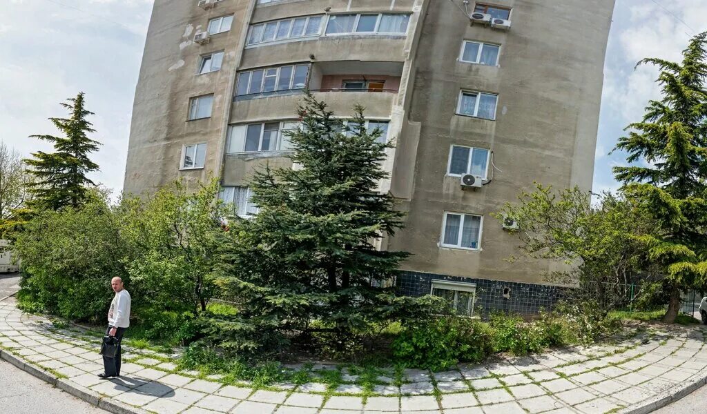 Ялтинская улица д,1к. Дом типа п-44т. Ялтинская, д. Поликлиника 2 филиал 3 ул ялтинская ул 10. Ялтинская тройка скульптура.