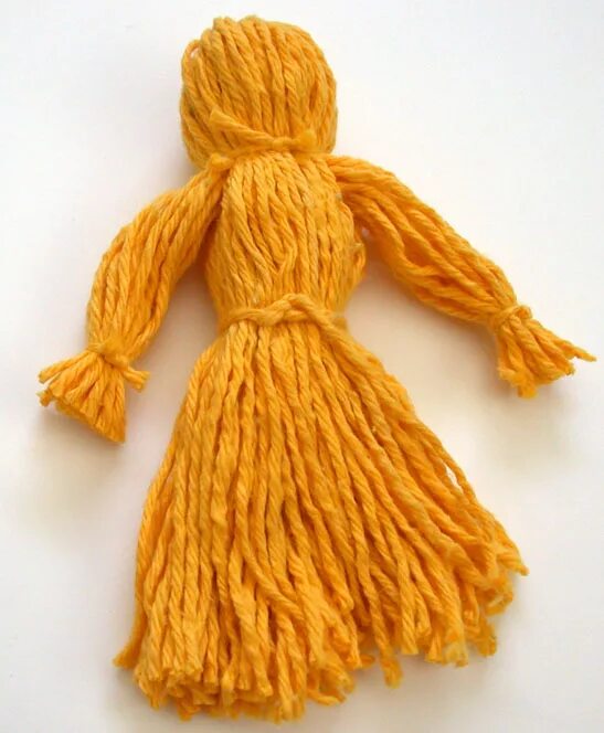 Кукла из ниток для детей. Кукла из ниток. Куколка из ниток. Куколки из шерстяных ниток. Кукла из ниток для вязания.