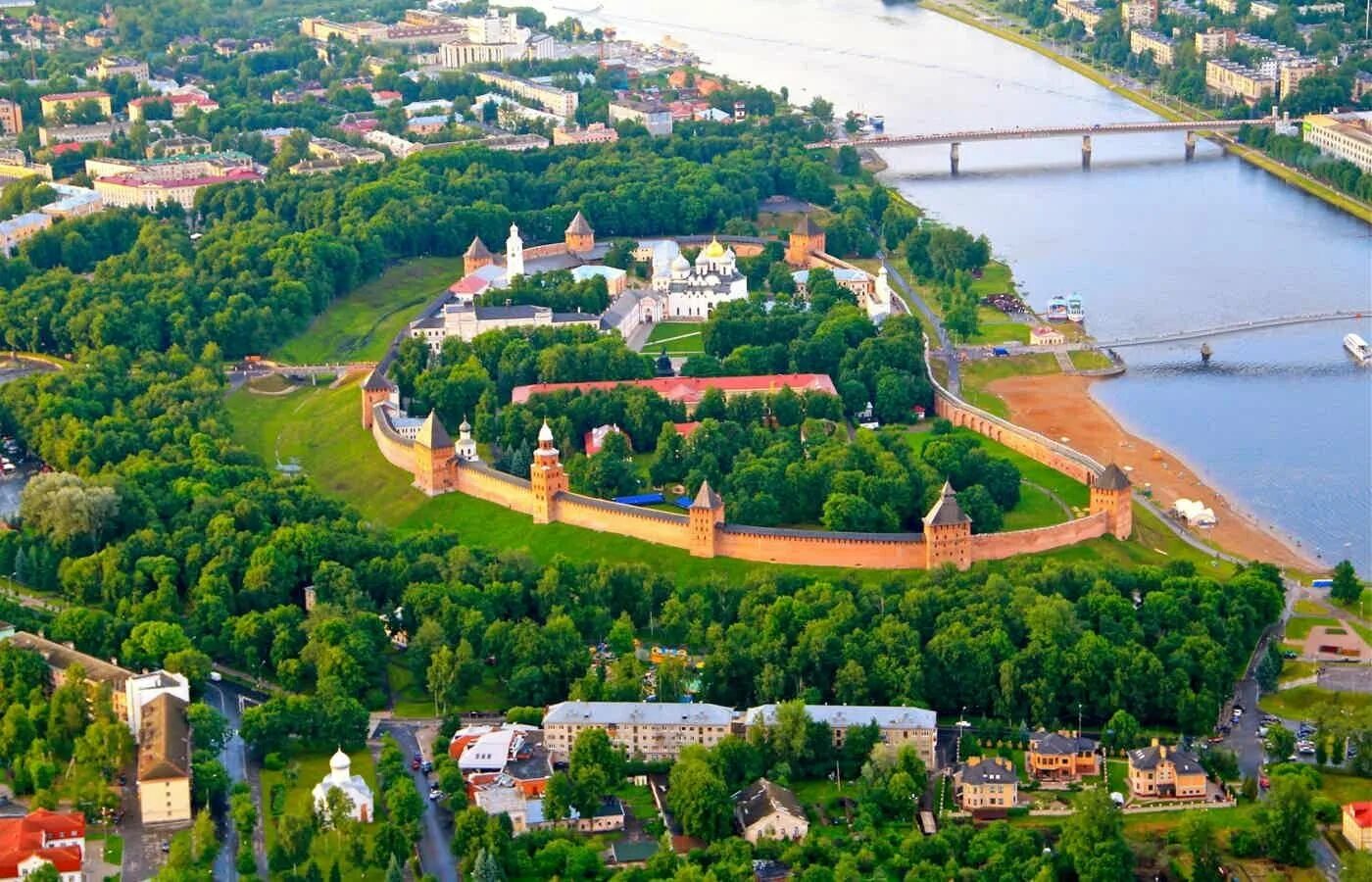 Новгород церковь бориса и глеба в плотниках. Великий новгород новгород обложка. Великий новгород достопримечательнос. Великий новгород великий новгород. Великом новгороде ребенку.