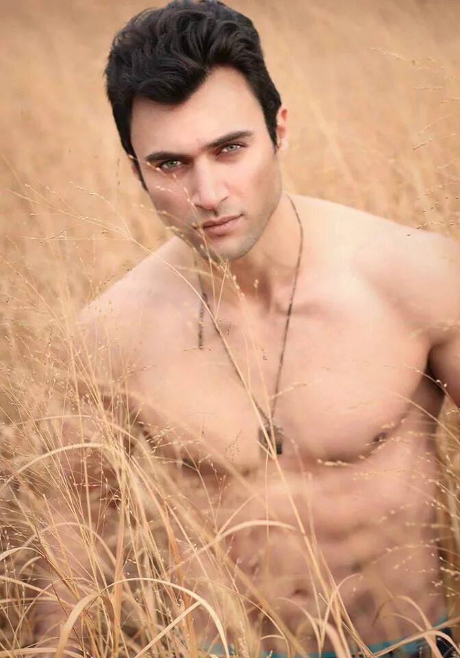 самые красивые азербайджанцы. азербайджанские мужчины. рустам джабраилов модель фото. красивые мужчины азербайджана. восточные мужчины.