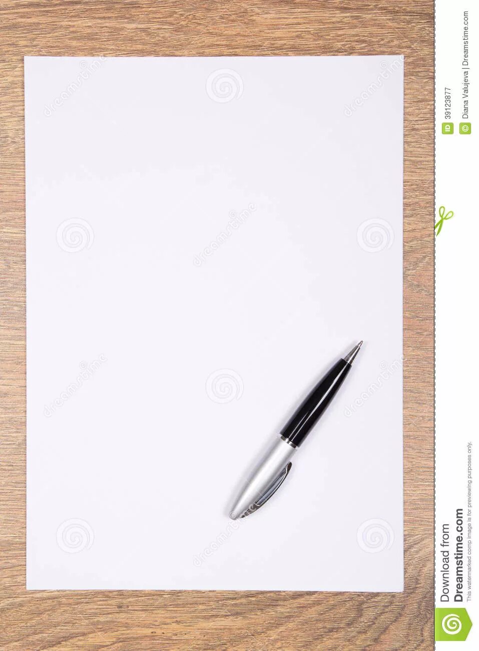 Карандаш с открытым блокнотом. Какой рукой пишут. Белый лист с карандашами. Человек с блокнотом. Лист бумаги на деревянном столе.