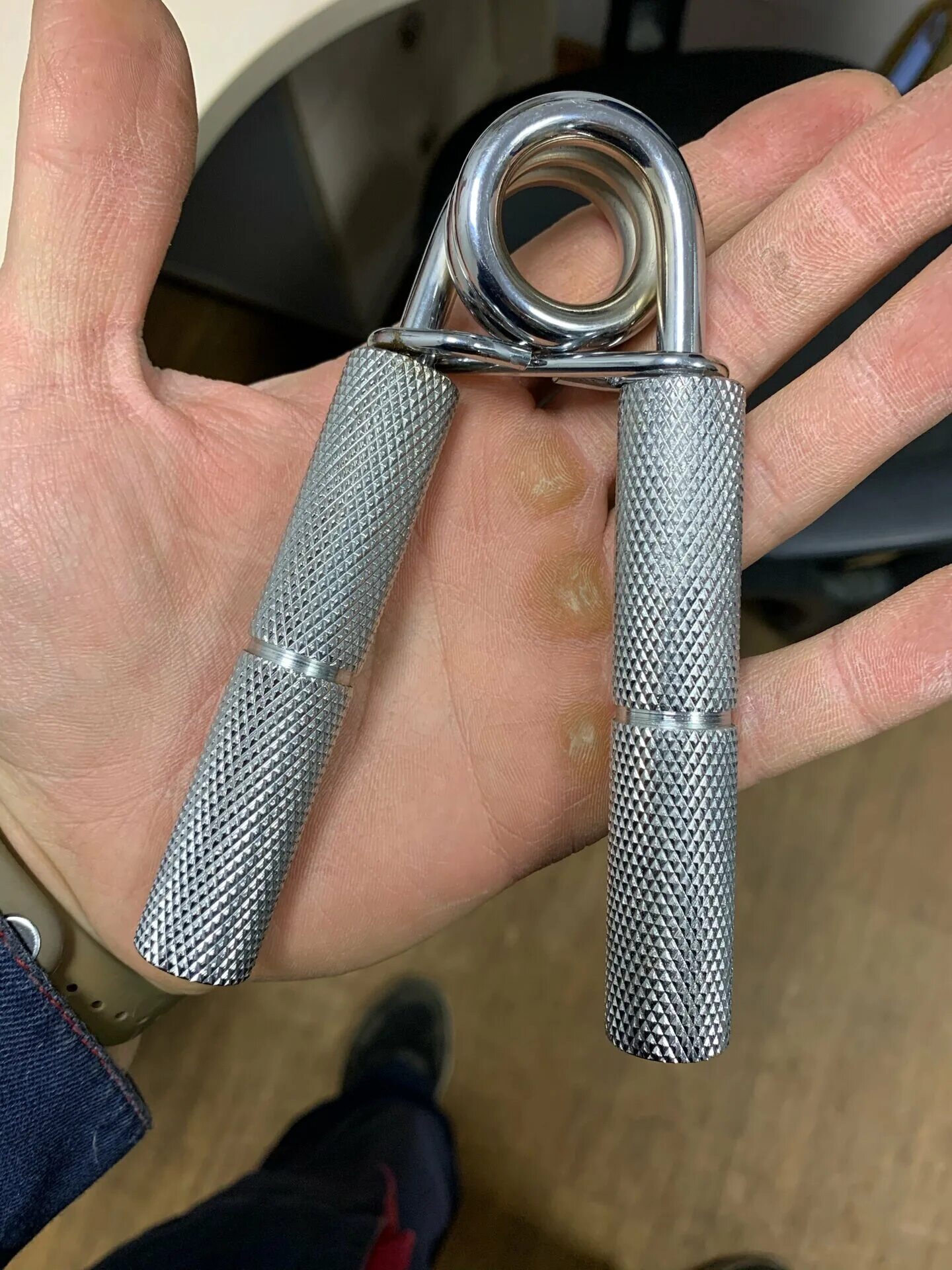 Жим эспандера. Эспандер кистевой: hq-ty-30lb. Эспандер кистевой double ring. Эспандер для кисти lv 70. Как выбрать кистевой эспандер.