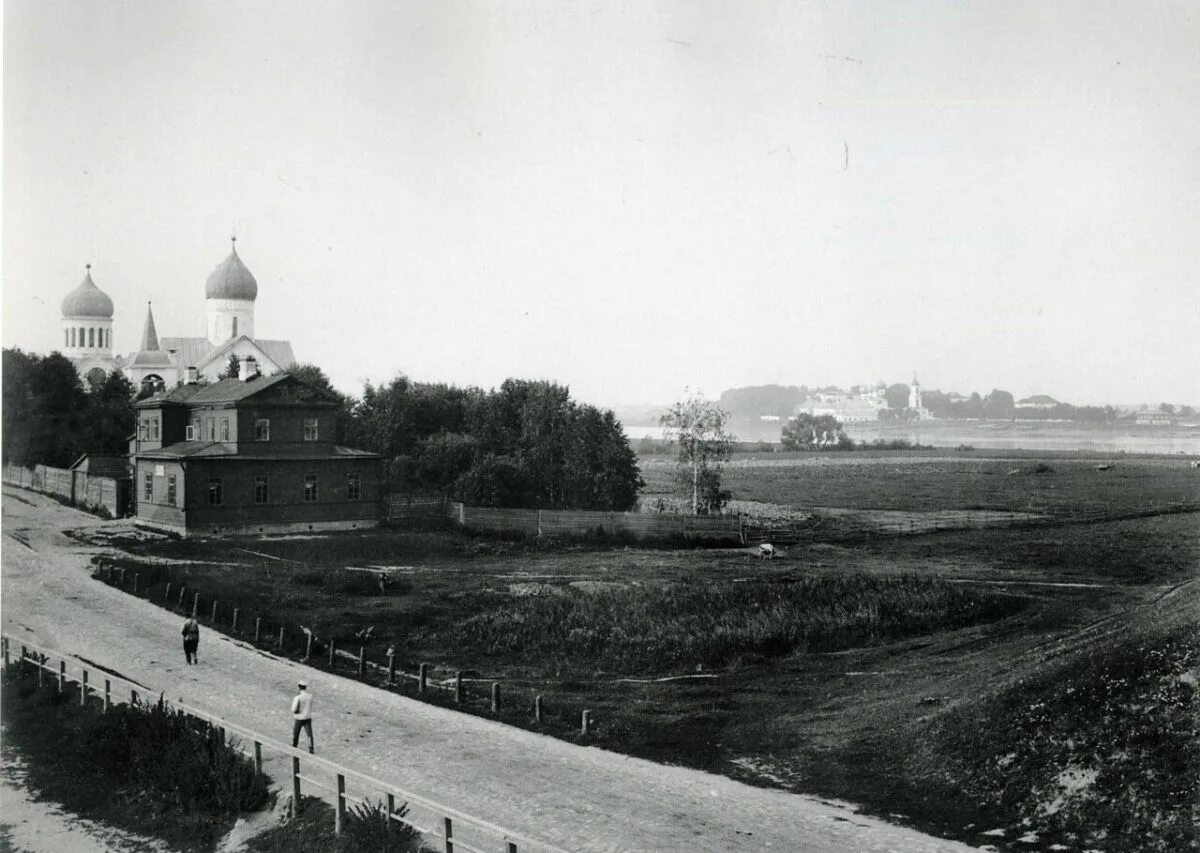 Память великий новгород. Зверин монастырь Великий Новгород 1900. Великий Новгород 19 века. Великий Новгород 19 века Фёдоровский ручей. Великий Новгород монастырь на старых фотографиях.