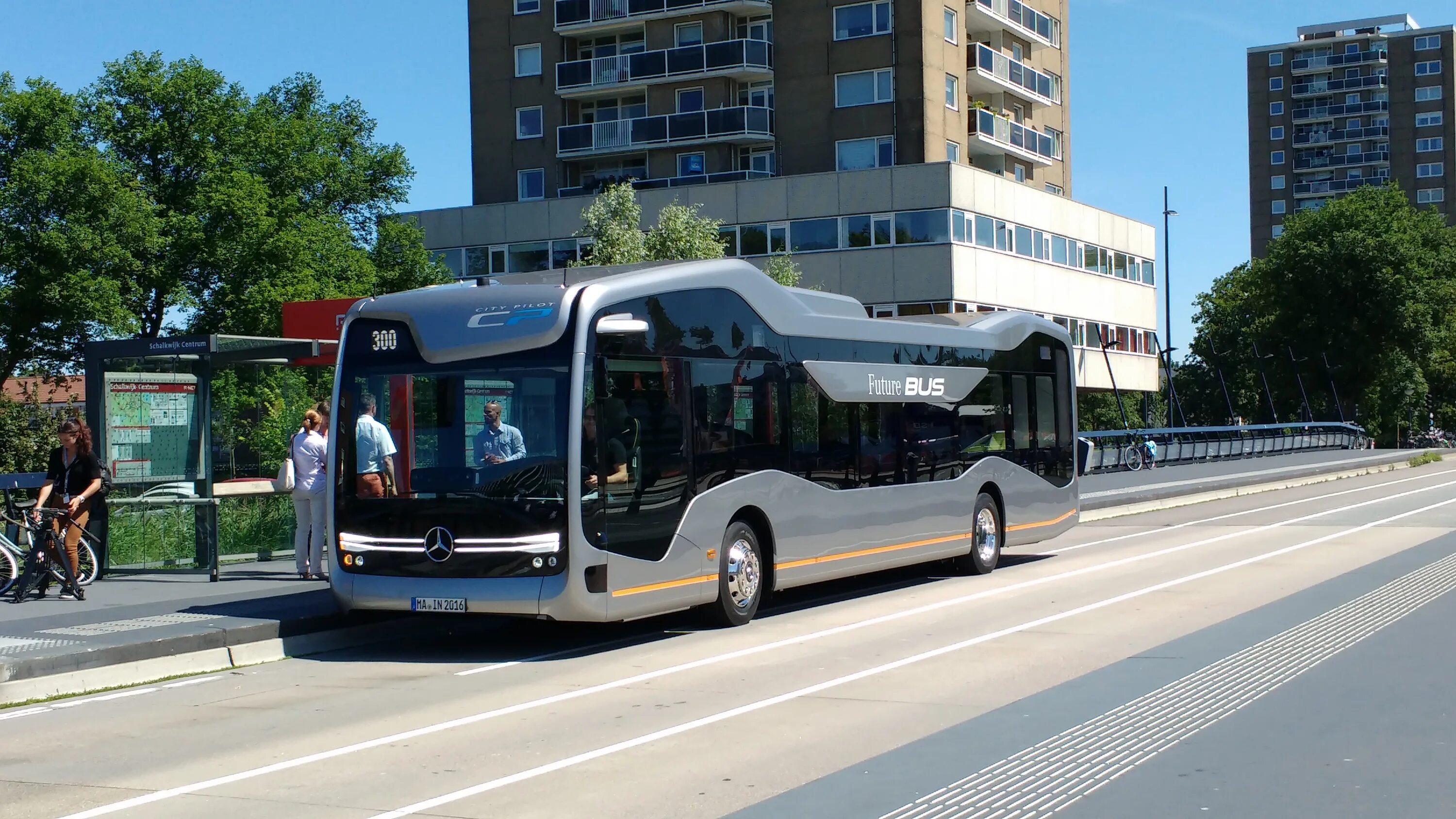 Новый мир автобусы. Mercedes Citaro. Гармошка Mercedes Future Bus. Mercedes-Benz Фьючер Bus. Электроавтобусы в Германии.