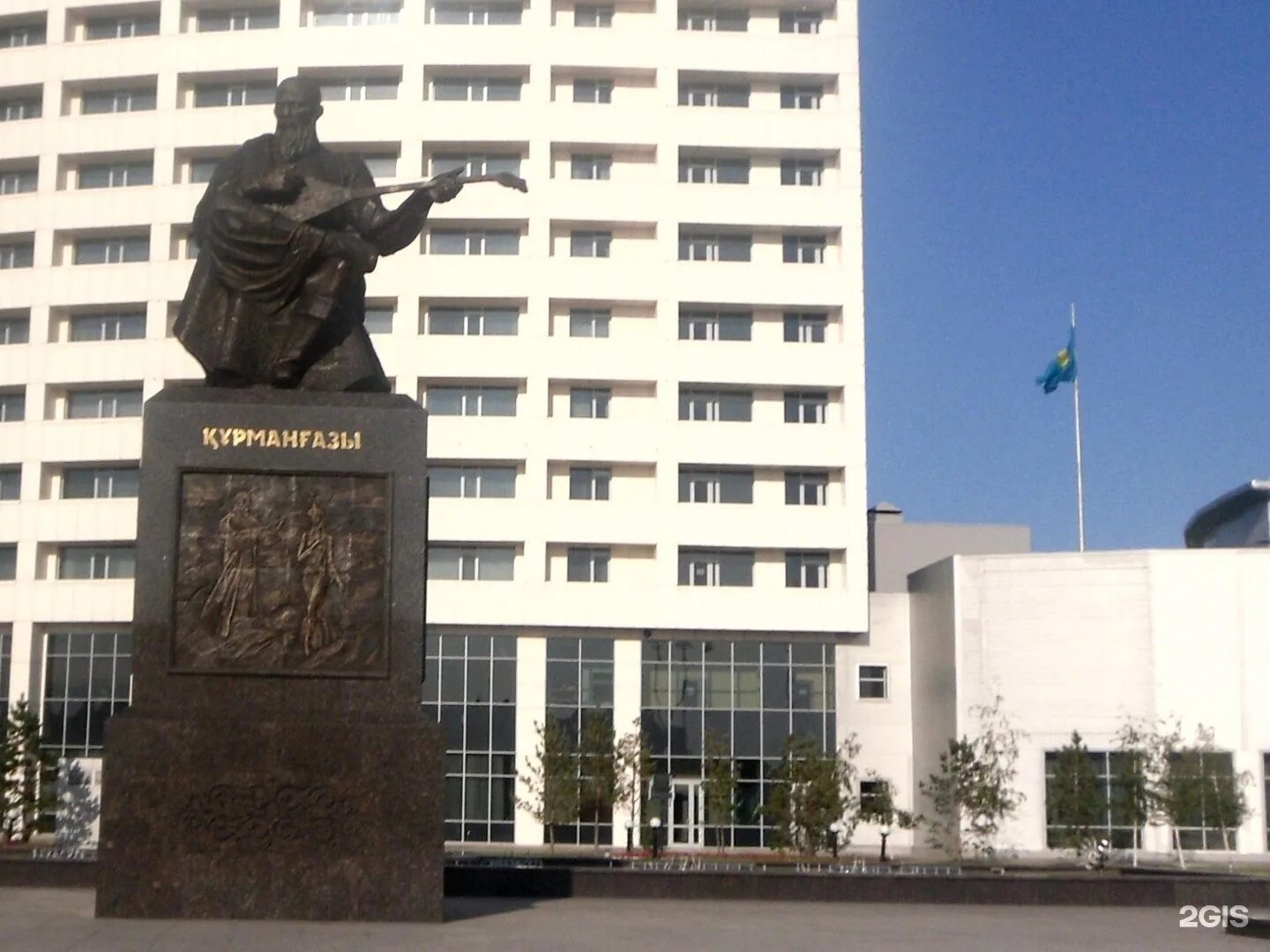 Курмангазы казахстан. 4. памятник курмангазы сагырбайулы. памятник курмангазы сагырбайулы астрахань. первый памятник курмангазы. курмангазы сагырбайулы композиторы казахстана.