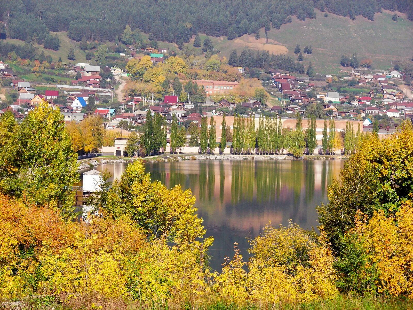 Белорецке рб. Нижнее селение Белорецк. Нижнее стленье Белорецк. Белорецк осенью. Белорецк,вид на нижнее селение.