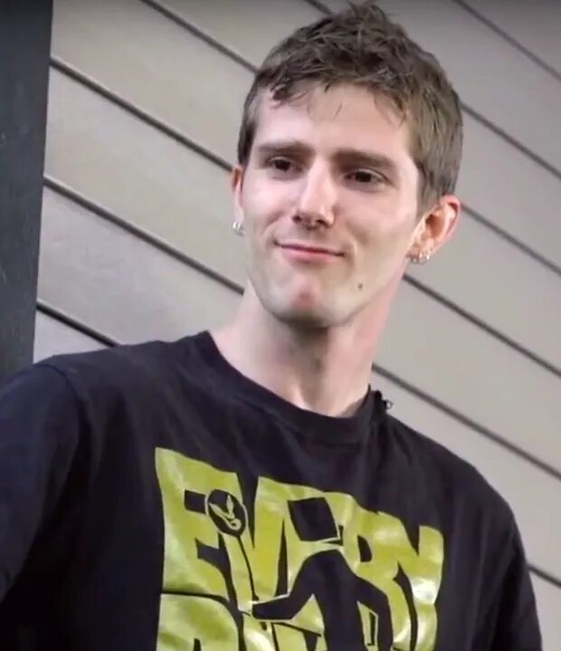 Sebastian wiki. Линус габриэль себастьян. linus. linus tech tips. gaming linus sebastian.