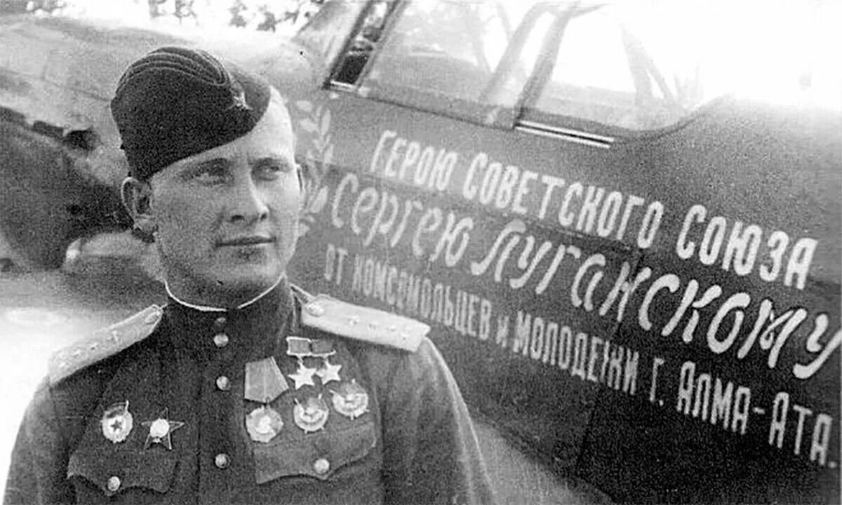 В Сочи открыли памятник Герою Советского Союза Василию Маргелову - KP.RU