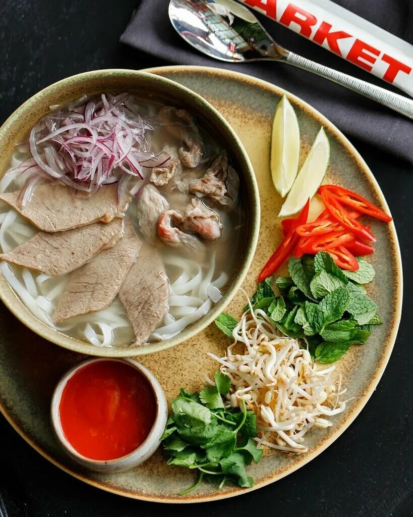 лучшие азиатские рестораны. ресторан паназиатской кухни интерьер. ресторан asia в питере. китайский ресторанчик. тасиго ресторан в казани.