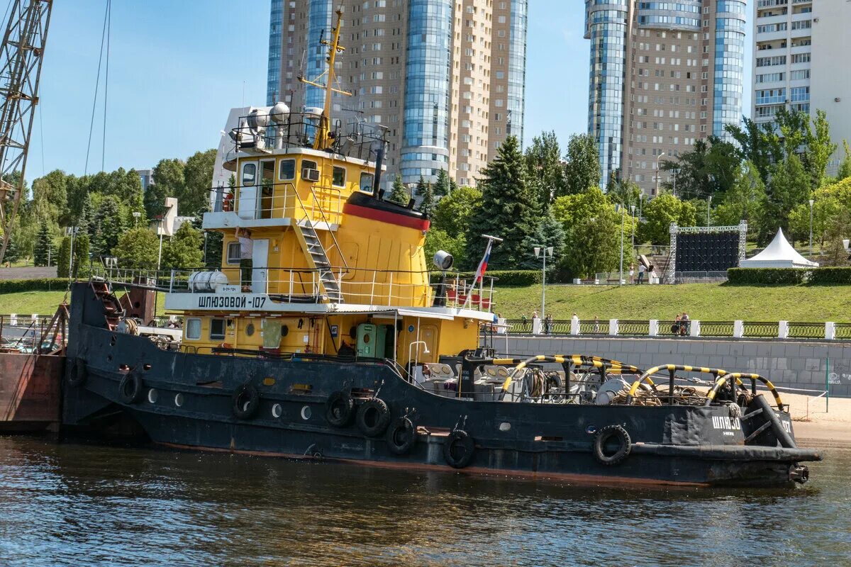 Толкач ураган. Буксир толкач шлюзовой. теплоход толкач шлюзовой. буксир-толкач 1587. проект 887 толкач буксир.