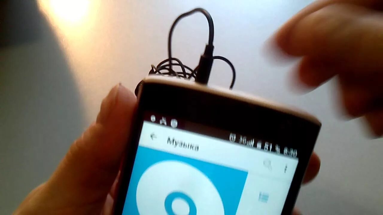 Телефон показывает наушники но их нет что. Samsung пропадают наушники. samsung не видит наушники. планшет самсунг не видит проводные наушники. в ютуб не работают наушники.