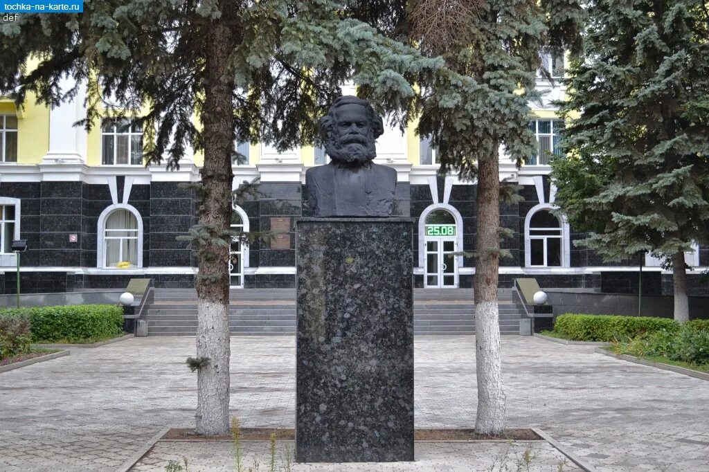 Бюст дважды героя советского союза мусы гареева. Бюсты уфы. Памятник карлу марксу уфа. Бюст пушкина уфа. Музей рами гарипова.