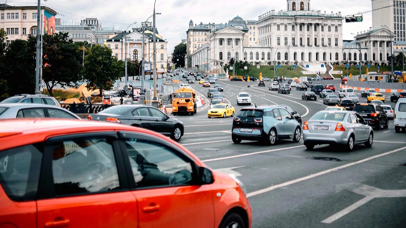 Улицы нью йорка перекресток. Перекресток в new york. Перекрёсток дорги москва. Светофоры в канаде. Город дневной свет.
