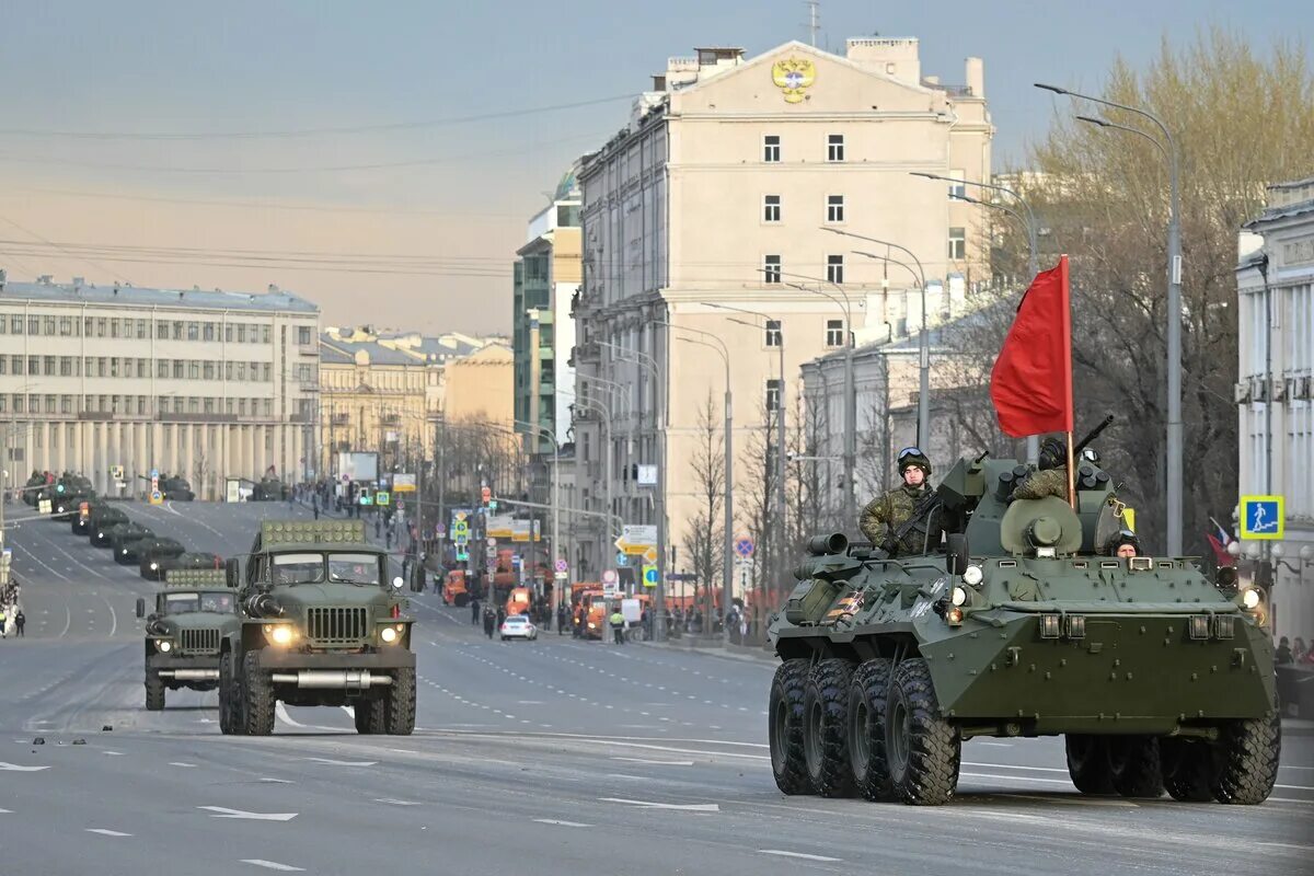 Парад военной техники. Парад военной техники в Москве. Военная техника на улицах Москвы. Репетиция парада в Москве. Подготовка к параду победы