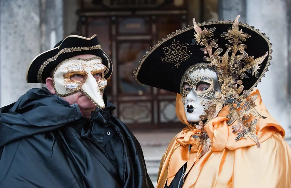 Будет ли маска в воскресенье. Венецианский карнавал Баута. Венецианский карнавал Карло Гольдони. Шемякин Венеция карнавал. Педролино Венецианский карнавал.