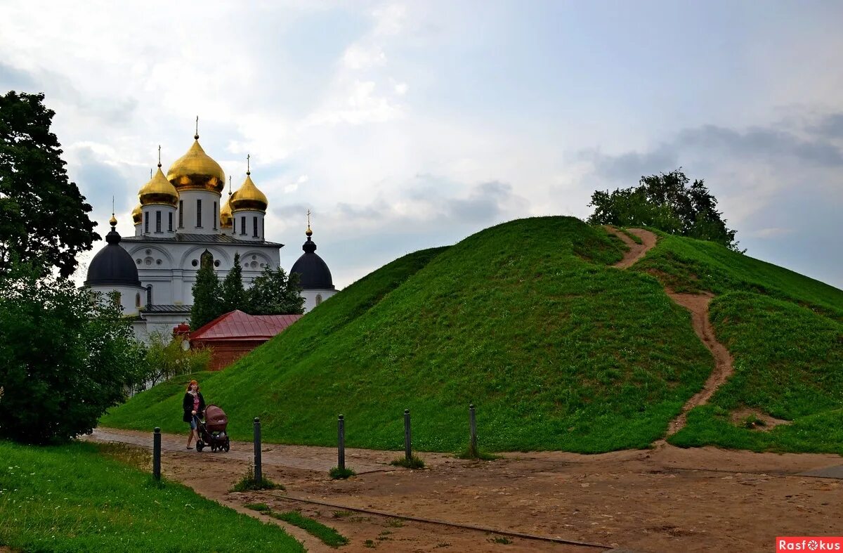 Сайт г дмитрова. Дмитров город. Дмитров площадь. Набережная Дмитрова Московской области. Дмитров крепость.