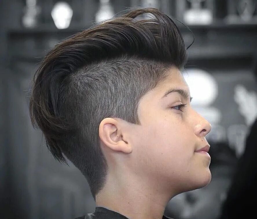 Гаврош ирокез. Спортивная стрижка для подростка. Стрижки для мальчиков. Как подстричься подростку. Спортивные прически для подростков.