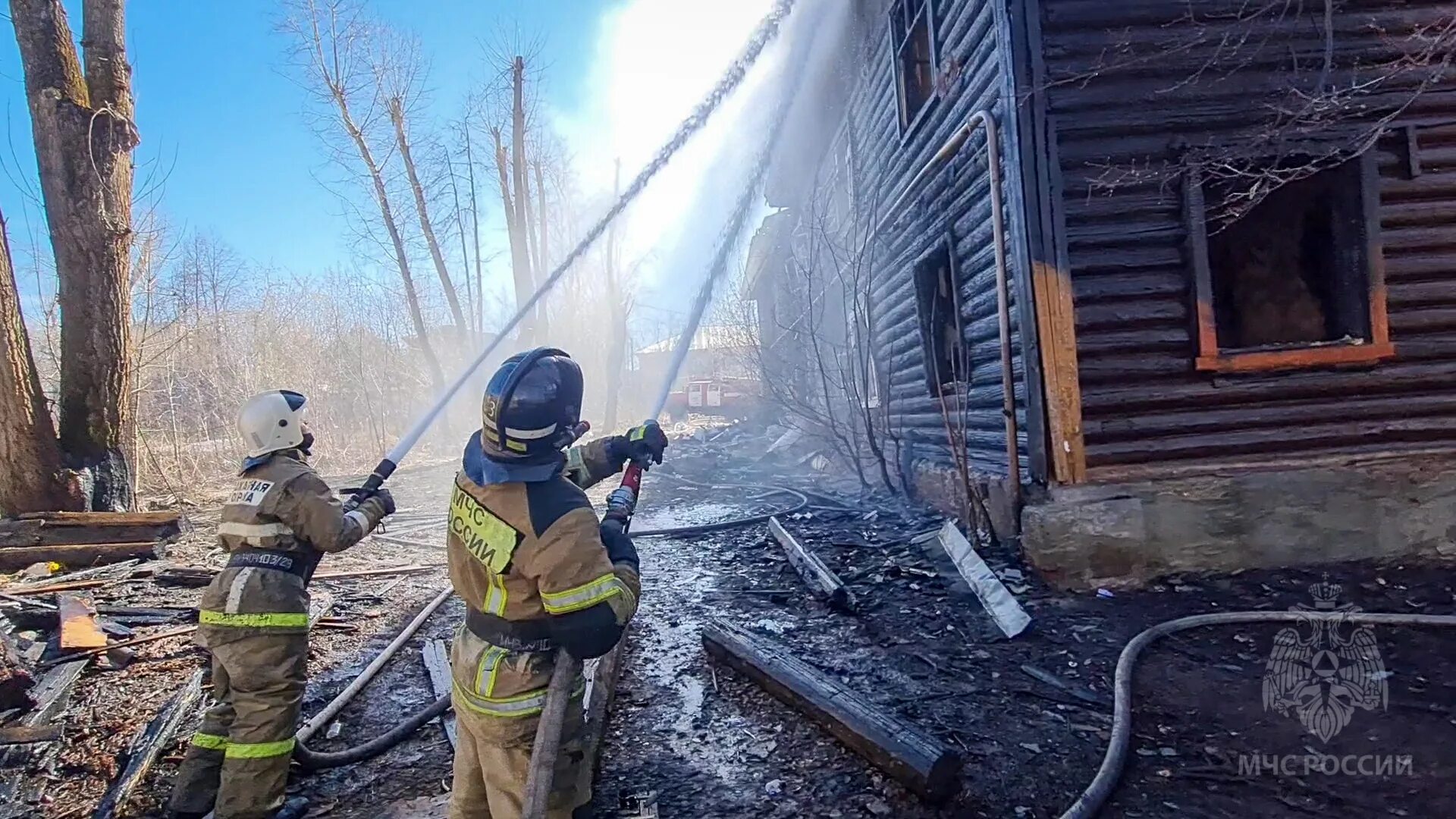 Пожар. Пожар в лесу. Возгорание лесного пожара. Пожарный.