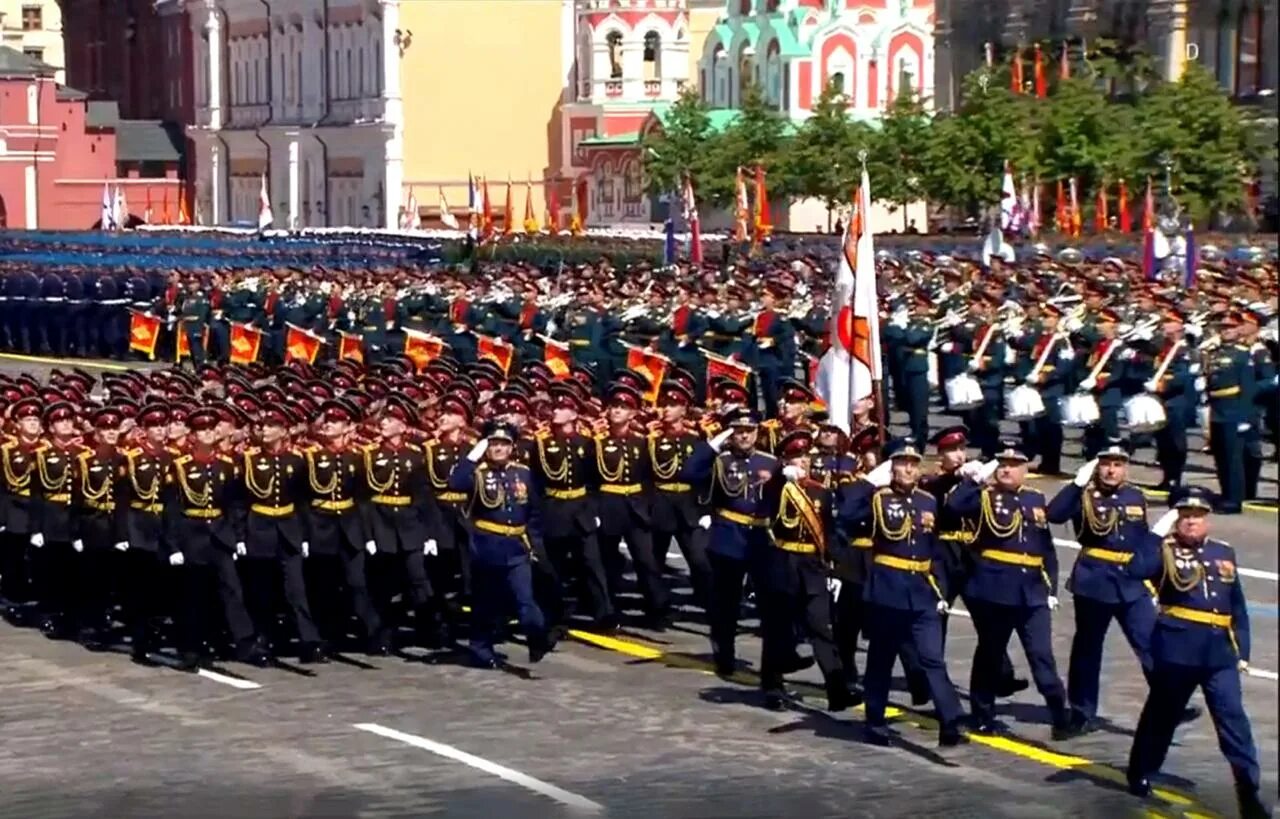 Какова парад. Тверское Суворовское военное училище парад Победы 2018. Парад Победы Тверские суворовцы. Суворовцы на параде Победы 2020. Парад 9 мая 2016 Московское Суворовское военное училище.