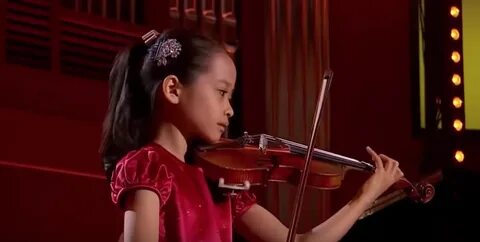 NEW TO YOUTUBE Himari Yoshimura - Sarasate 'Zigeunerweisen', 8-Ye...