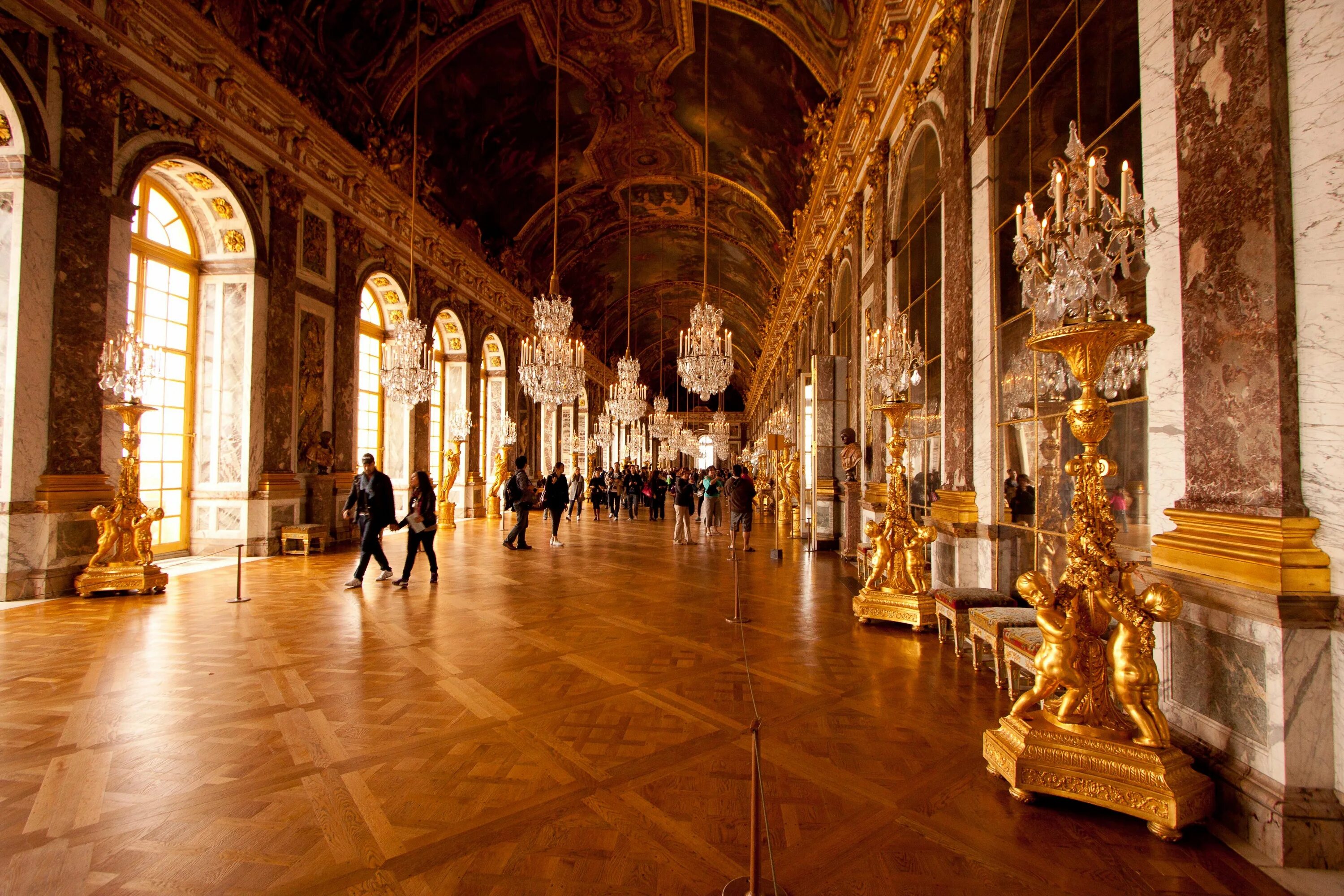 Версальский дворец дворцы Франции. Версальский Королевский дворец Франция. Франция Версальский дворец внутри. Дворец Версаль Франция внутри.
