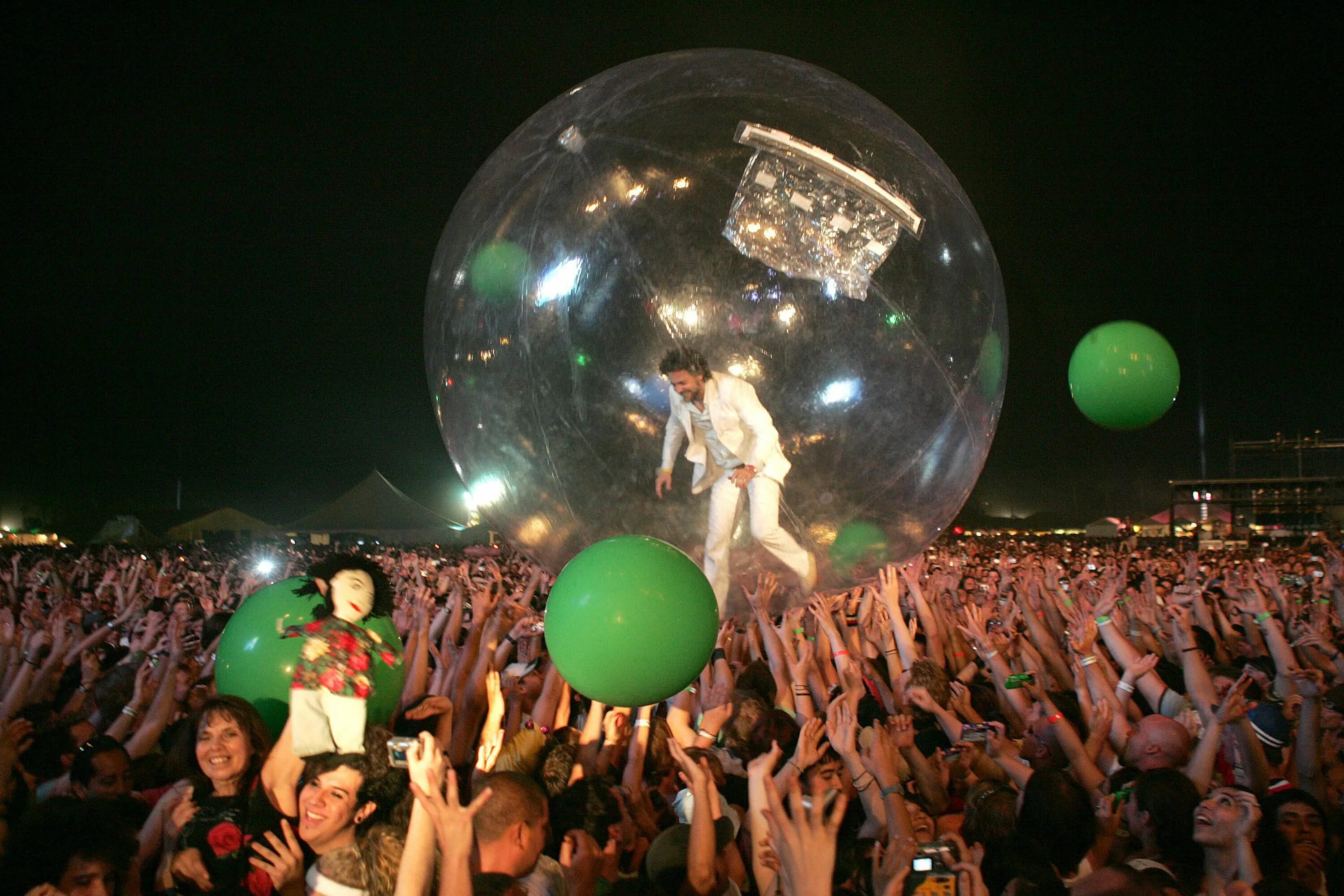 Коачелла фестиваль 2023. Coachella 2021. Coachella 2024. Коачелла фотографии с концерта.