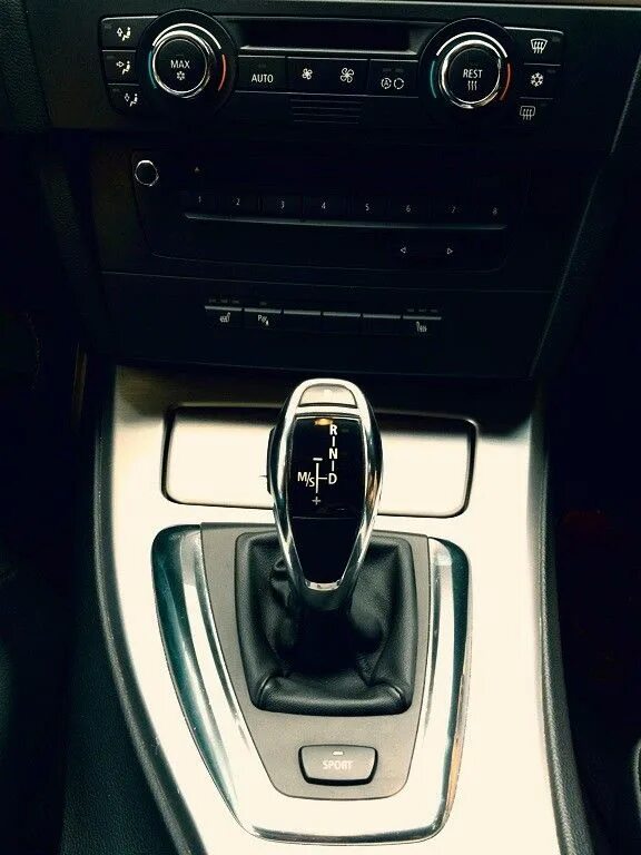Bmw dct. Bmw x5 трансмиссия. Трансмиссия bmw. Коробка dct bmw. Bmw x1 automatic transmission lever.