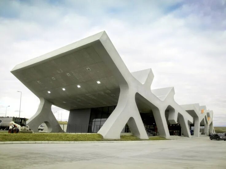 Монолитные белые дома. Ле корбюзье архитектура стиль. Бетонный дом (concrete house) марии кастелло и хосе антонио молина. Вландо архитектурный бетон. Монолитный бетонный дом.