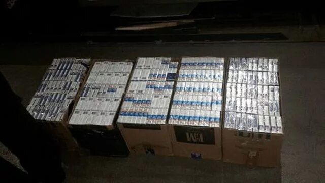 блоки сигарет в коробке. коробки блоков сигарет. расстановка сигарет в ящиках. габариты блока сигарет. коробка для сигарет.