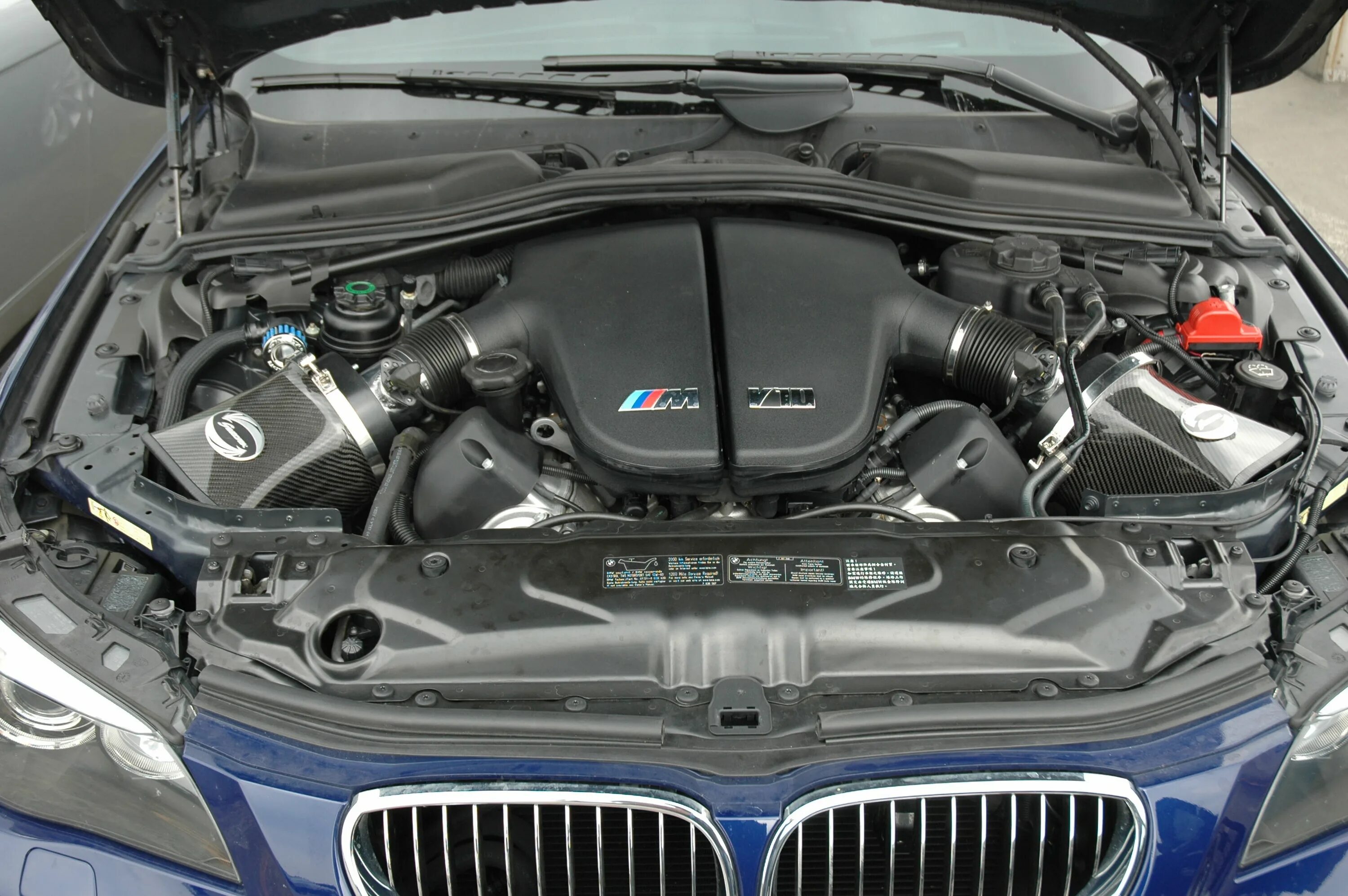 М5 какой мотор. BMW m5 e60 мотор. V10 BMW m5 мотор. БМВ м5 е60 двигатель v10. BMW m5 e60 двигатель v10.