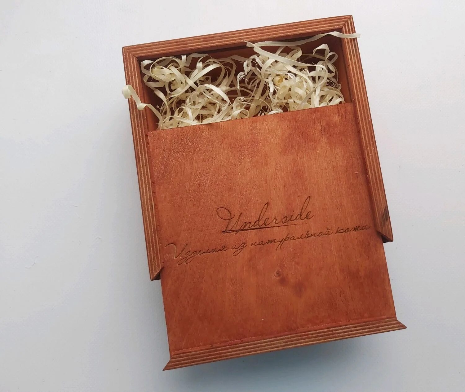 Деревянные коробочки для подарков. Деревянные подарочные коробки. Коробочка деревянная подарочная. Ящик деревянный подарочный.