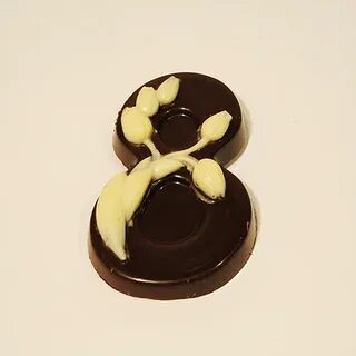 8 из шоколада