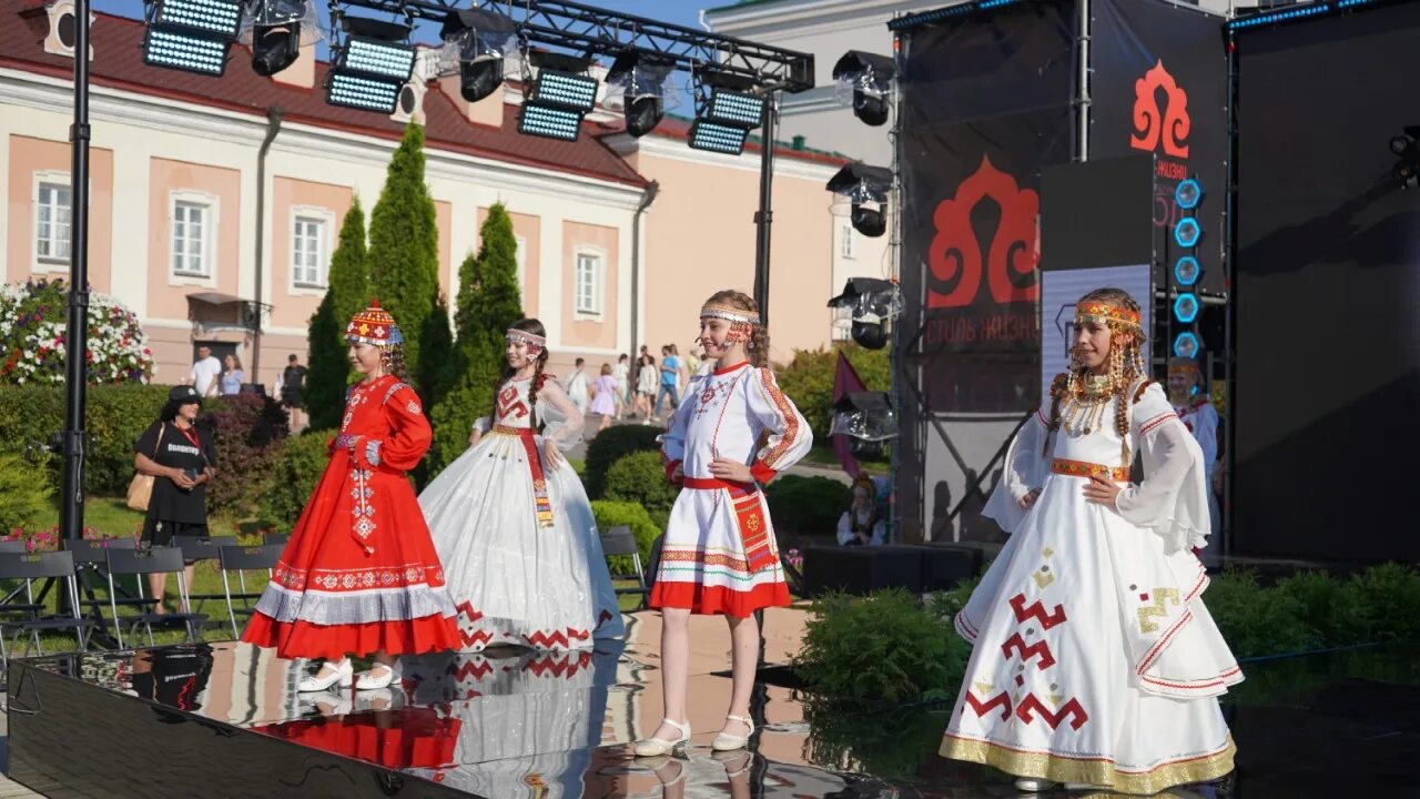 Фестиваль свое. Выступление этно коллектива. Этно показ в казани. Этнический фестиваль. Казань этно.